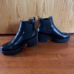 Size 8 Black Chunky Booties
